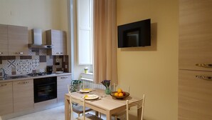 Habitación cuádruple Confort | Cocina privada | Máquina de café espresso, cafetera o tetera y hervidor eléctrico