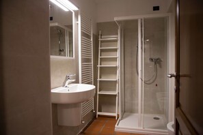 In-room safe, desk, blackout drapes, soundproofing - Tenuta Valtoppa (Sillavengo)