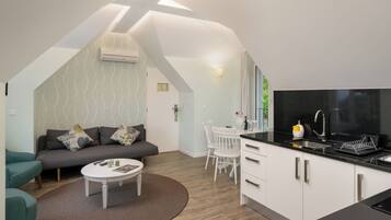 1-bed Loft Superior Suite | Living area | Flat-screen TV