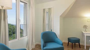 1-bed Loft Superior Suite | Opholdsområde | Fladskærms-tv