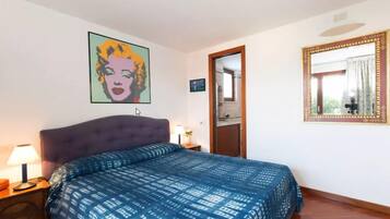 Apartment, 1 Bedroom | 1 bedroom, desk, iron/ironing board, cots/infant beds