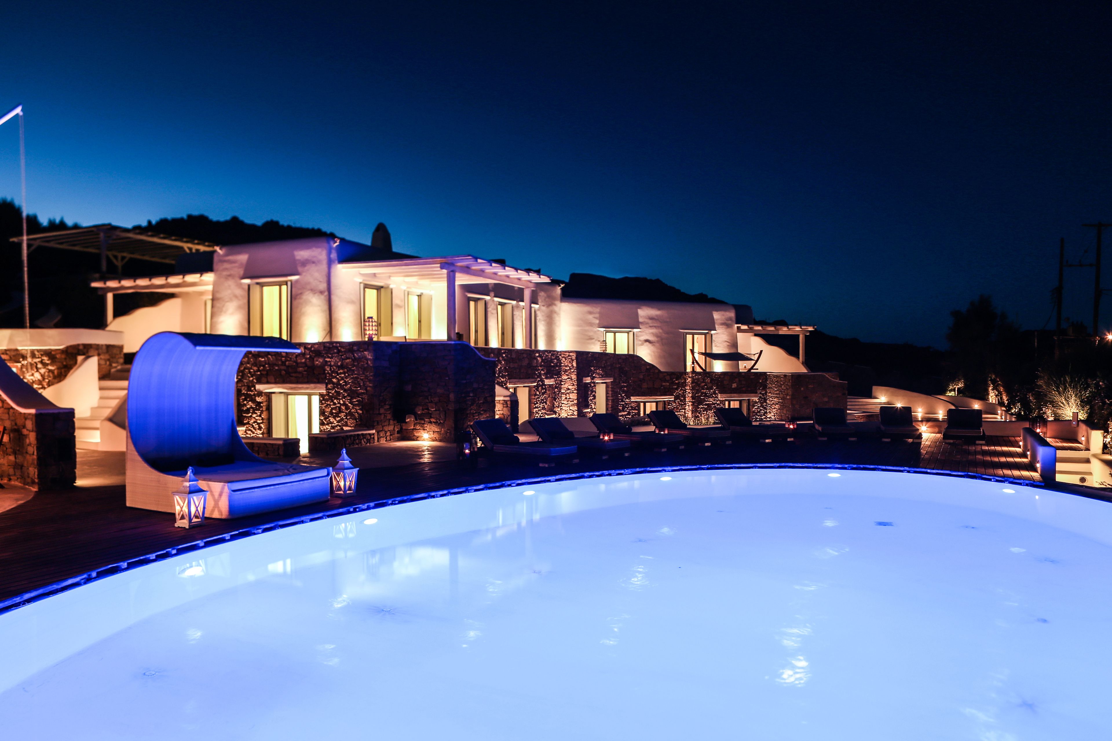 Facciata della struttura - sera/notte