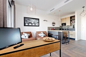 Studio, 1 chambre, terrasse, vue ville | Coin séjour