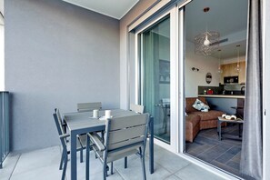 Studio, 1 chambre, terrasse, vue ville | Balcon