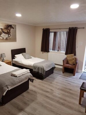 Twin Room | Free WiFi, bed sheets - The Bay Horse Accommodation (Goole)