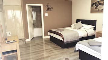 Double Room | Free WiFi, bed sheets