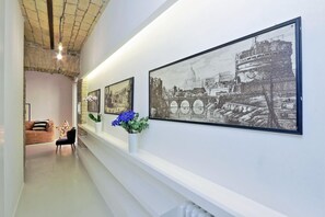 1 camera, tende oscuranti, ferro/asse da stiro