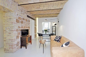 Flat-screen TV - Design Flat for 4 near Colosseum (Rome)