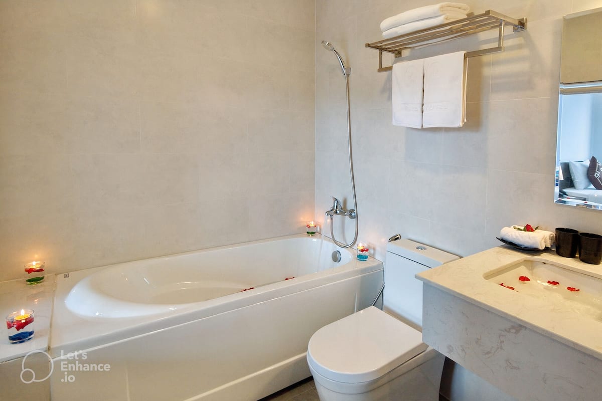 Senior Double or Twin Room | Bathroom | Designer toiletries, hair dryer, slippers, bidet