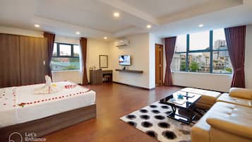 Suite Room | Egyptian cotton sheets, premium bedding, down comforters, pillowtop beds