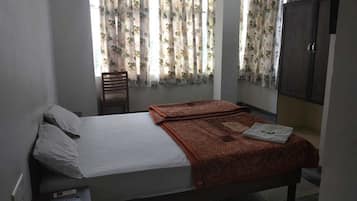 1 bedroom, individually decorated, individually furnished, desk