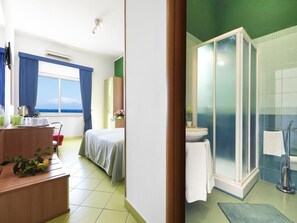 Dusche, kostenlose Toilettenartikel, Haartrockner, Handtücher