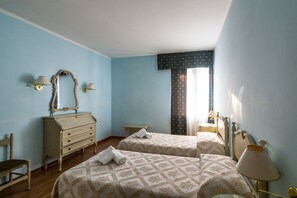 In-room safe, desk, wheelchair access