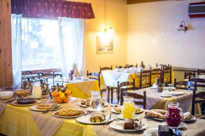 Free daily continental breakfast