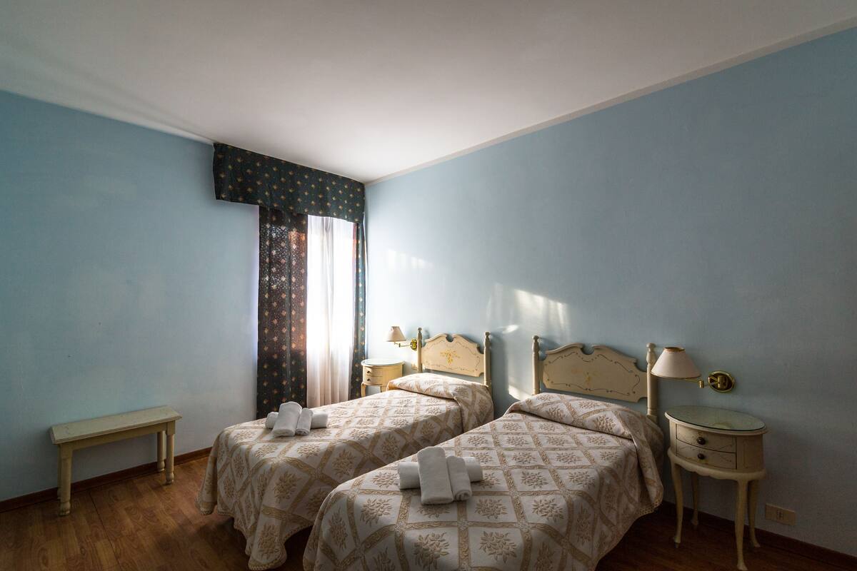 In-room safe, desk, wheelchair access