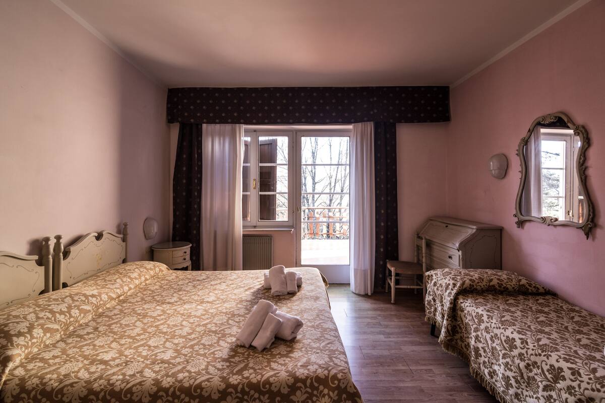 In-room safe, desk, wheelchair access