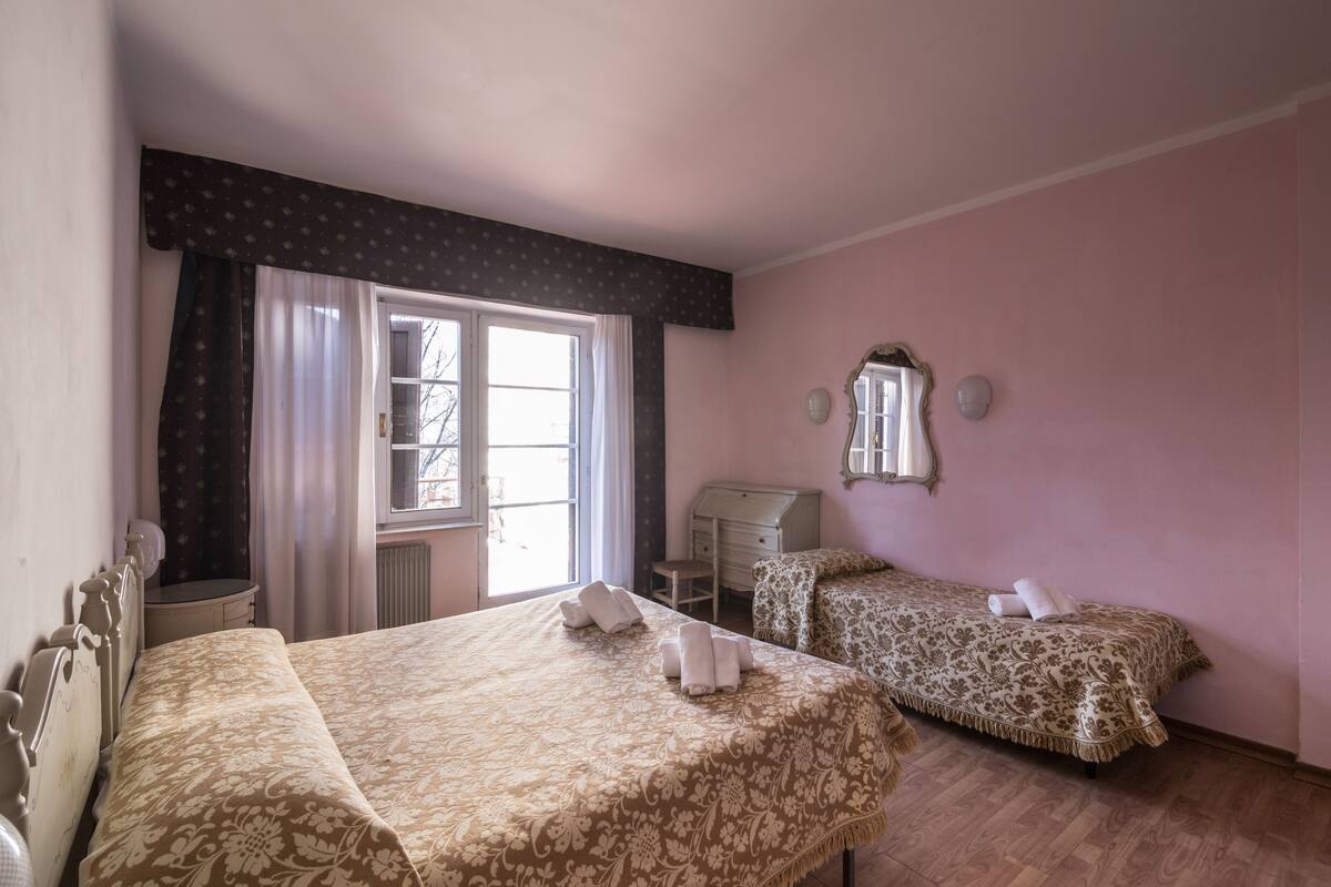 In-room safe, desk, wheelchair access
