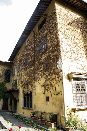 Front of property - Villa Fiorentina con piscina (Florence)