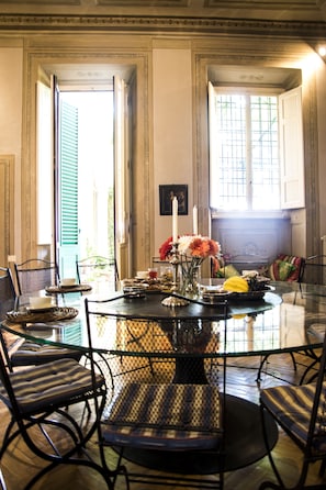 Villa, 3 chambres, piscine privée | Restauration dans la chambre