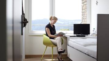 Enkeltrom – standard, 1 lang enkeltseng, ikke-røyk | Allergitestet sengetøy, safe på rommet, skrivebord og wi-fi (inkludert)