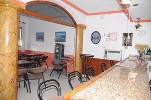 Bar (on property) - Hostal Ruta Del Sur (Huescar)