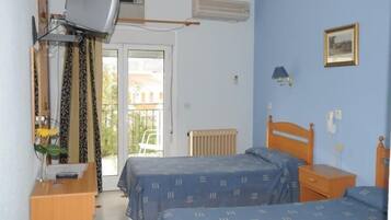 Kahden hengen huone (yksi tai kaksi sänkyä) | Lisävuoteet, ilmainen Wi-Fi, vuodevaatteet