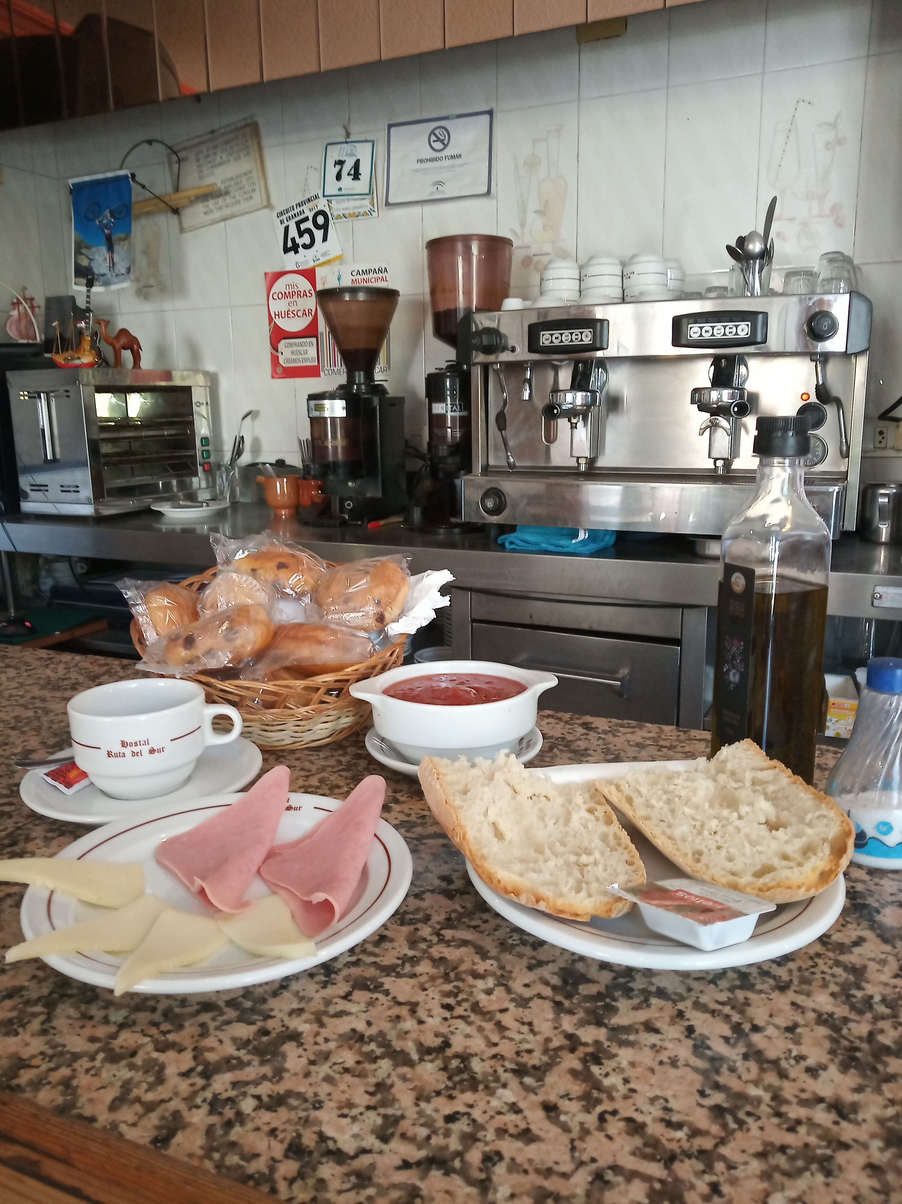 Desayuno a la carta todos los días (con cargo)