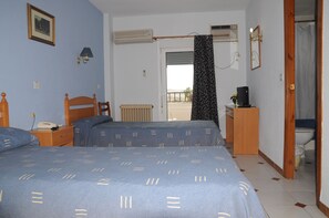 Double or Twin Room | Rollaway beds, free WiFi, bed sheets - Hostal Ruta Del Sur (Huescar)