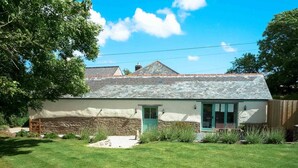 Terrace/patio - Lovely Barn, Tranquil Location! (Truro)
