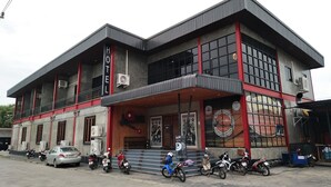 Unclassified image, 2 of 24, button - One Four Seven Hotel & Snooker Bar (Rayong)