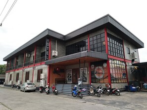 Exterior - One Four Seven Hotel & Snooker Bar (Rayong)