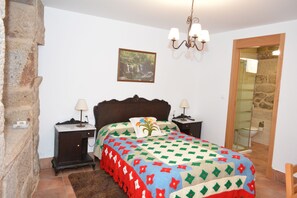 Apartment, 1 Bedroom | Desk, soundproofing, free WiFi - Alojamiento Rural Pazos (San Cristovo de Cea)