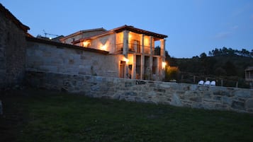 Fachada del alojamiento - Noche