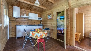 Bungalow, 2 Bedrooms | Private kitchen | Fridge, microwave, cookware/dishes/utensils - Bungalows Puerta de la Demanda (Villasur de Herreros)