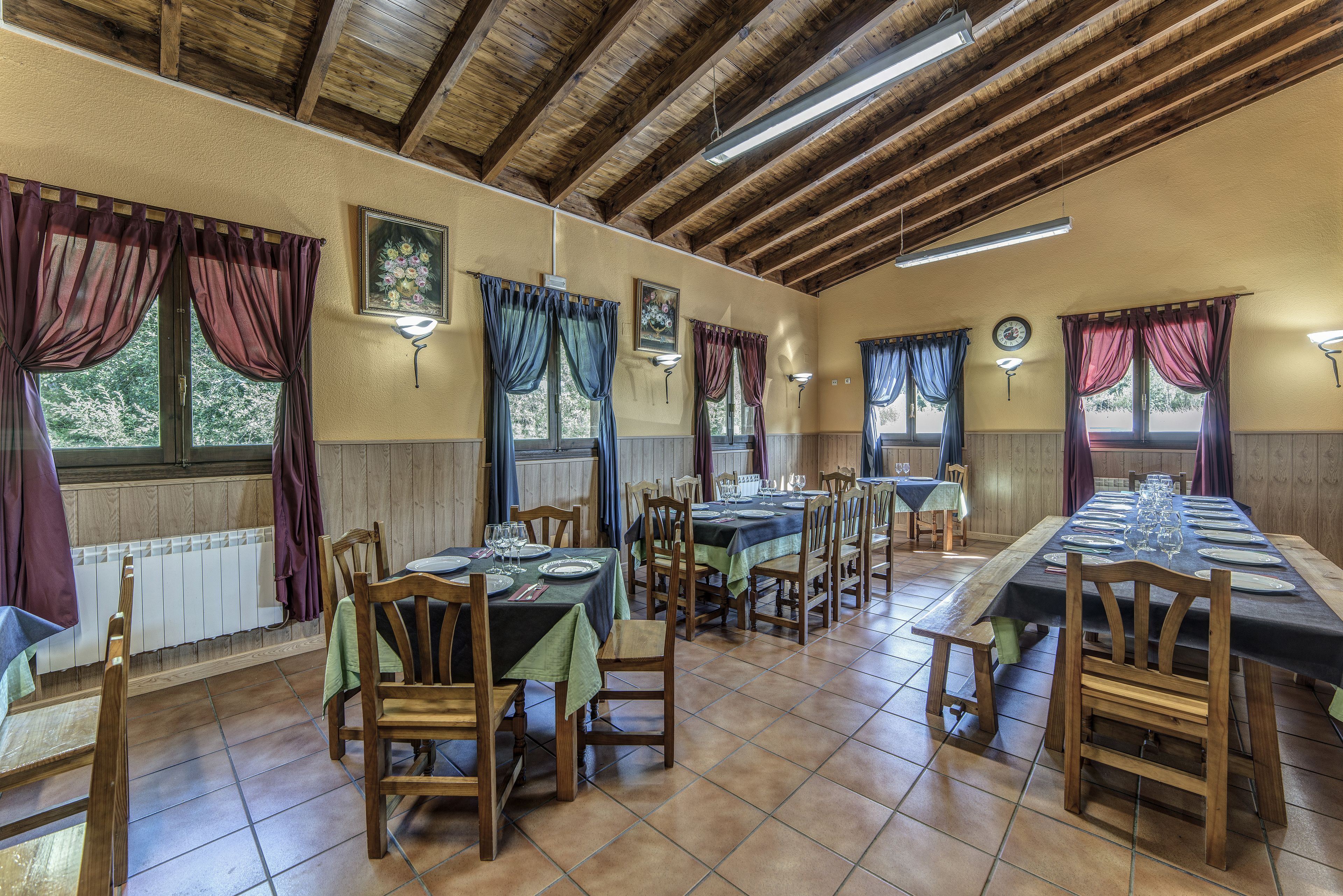 Breakfast, lunch and dinner served