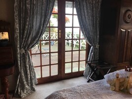 Cofres nos quartos, individualmente decorados