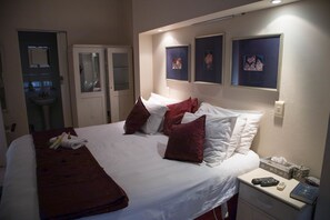 In-room safe, individually decorated, individually furnished, desk