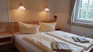 Apartment | Desk, iron/ironing board, free WiFi, bed sheets