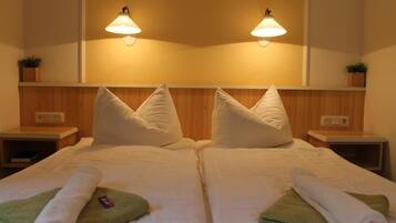 Schreibtisch, Bügeleisen/Bügelbrett, kostenloses WLAN, Bettwäsche