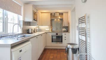 Ferienhaus | Eigene Küche | Geschirrspüler, Kochgeschirr/Geschirr/Besteck