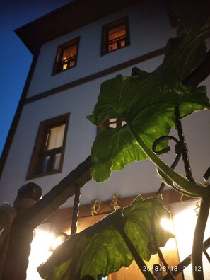 Façade de l’hébergement - soirée/nuit