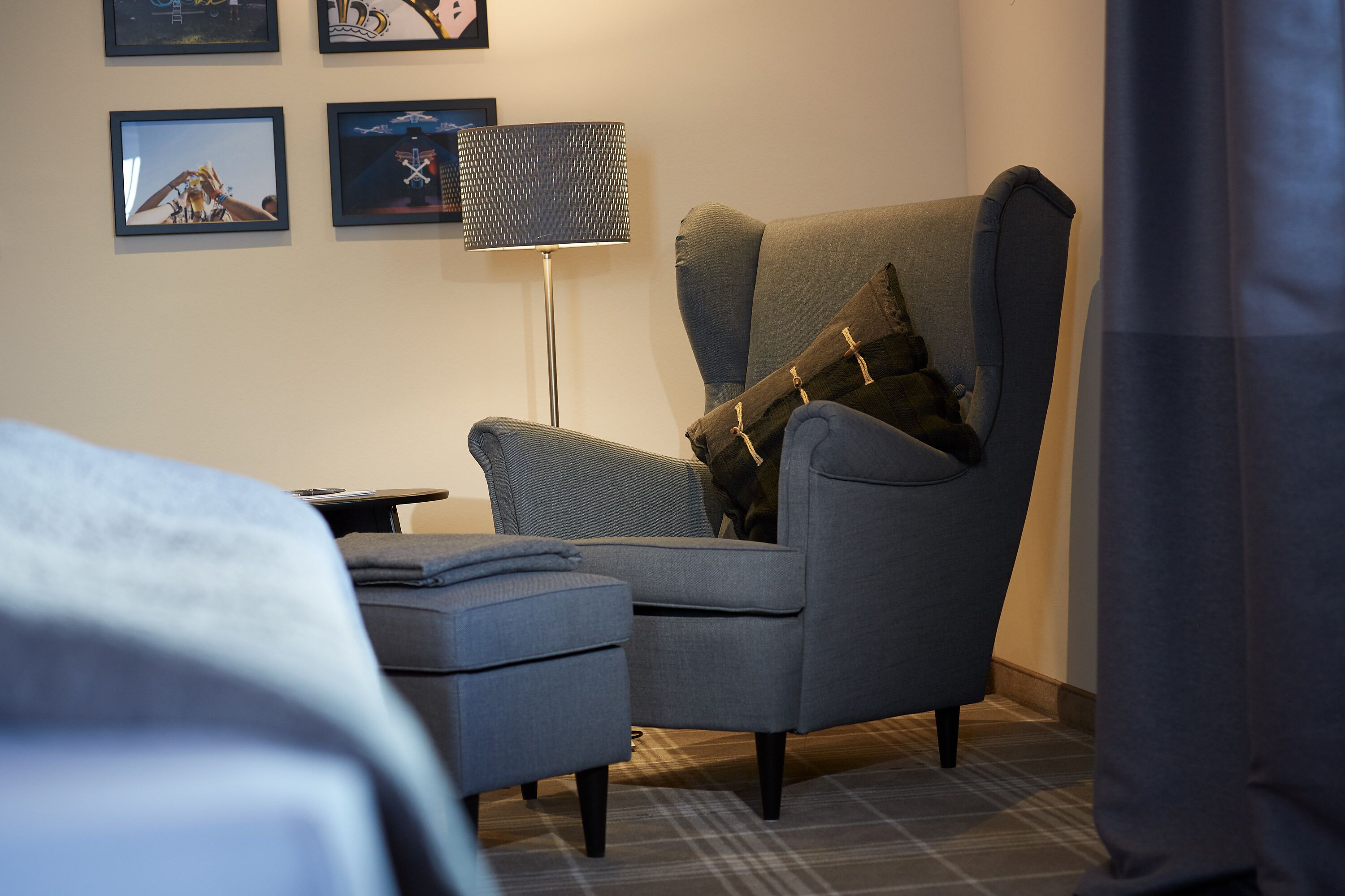 premium double room | living area | flat-screen tv