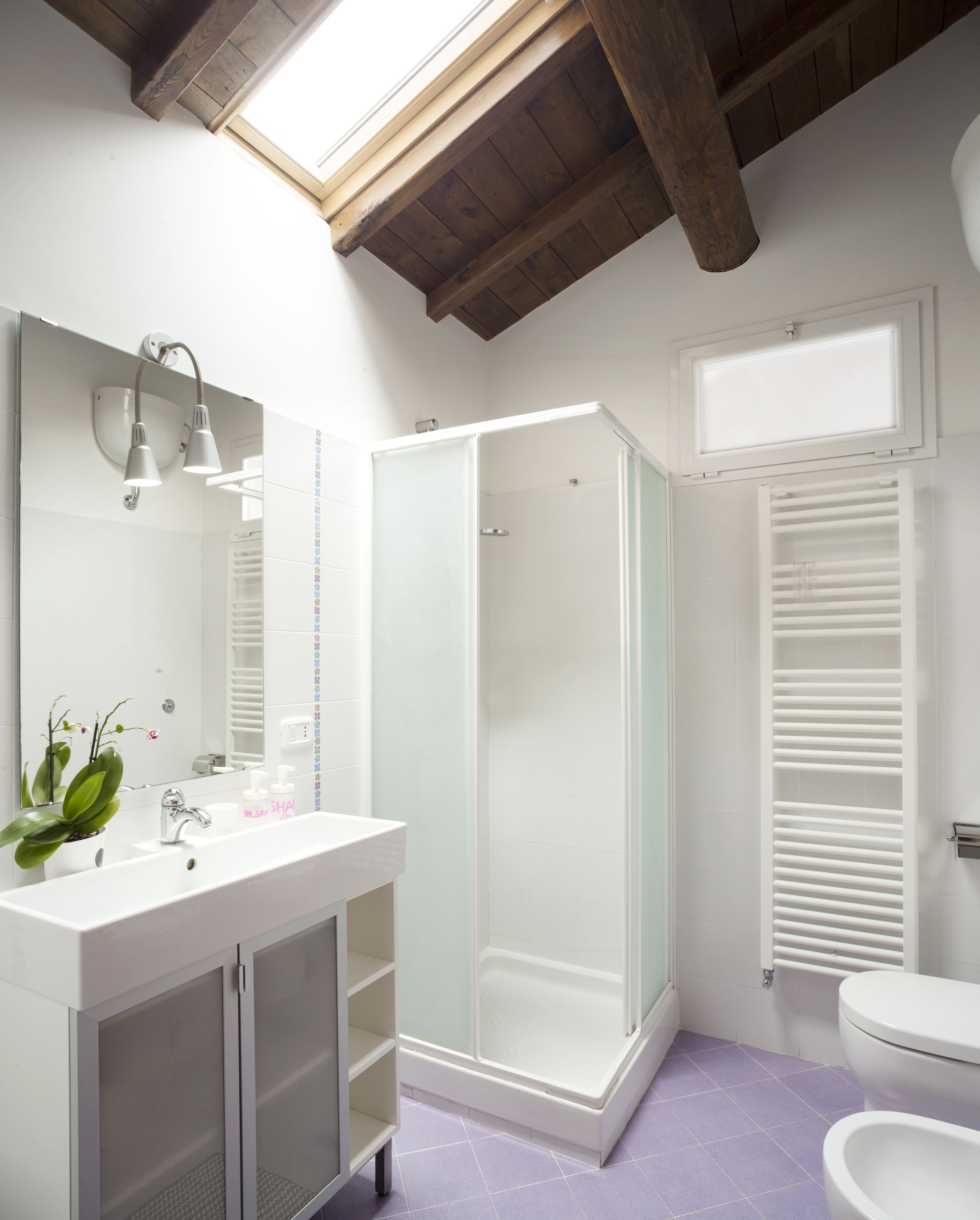 Comfort Double Room, Private Bathroom (External) | Bathroom | Free toiletries, bidet, towels