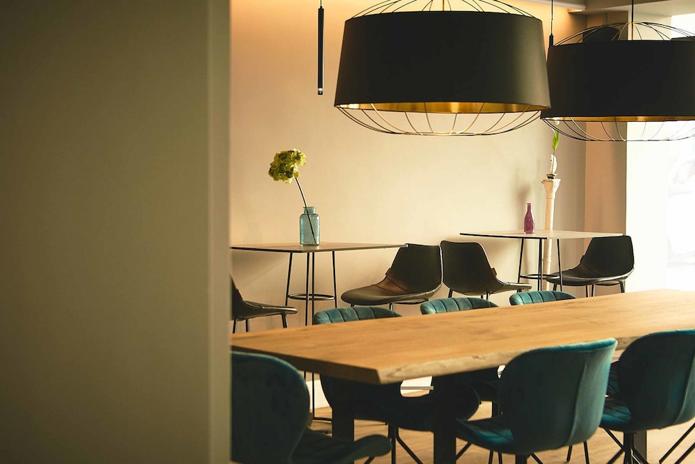 The Artist Athens by null