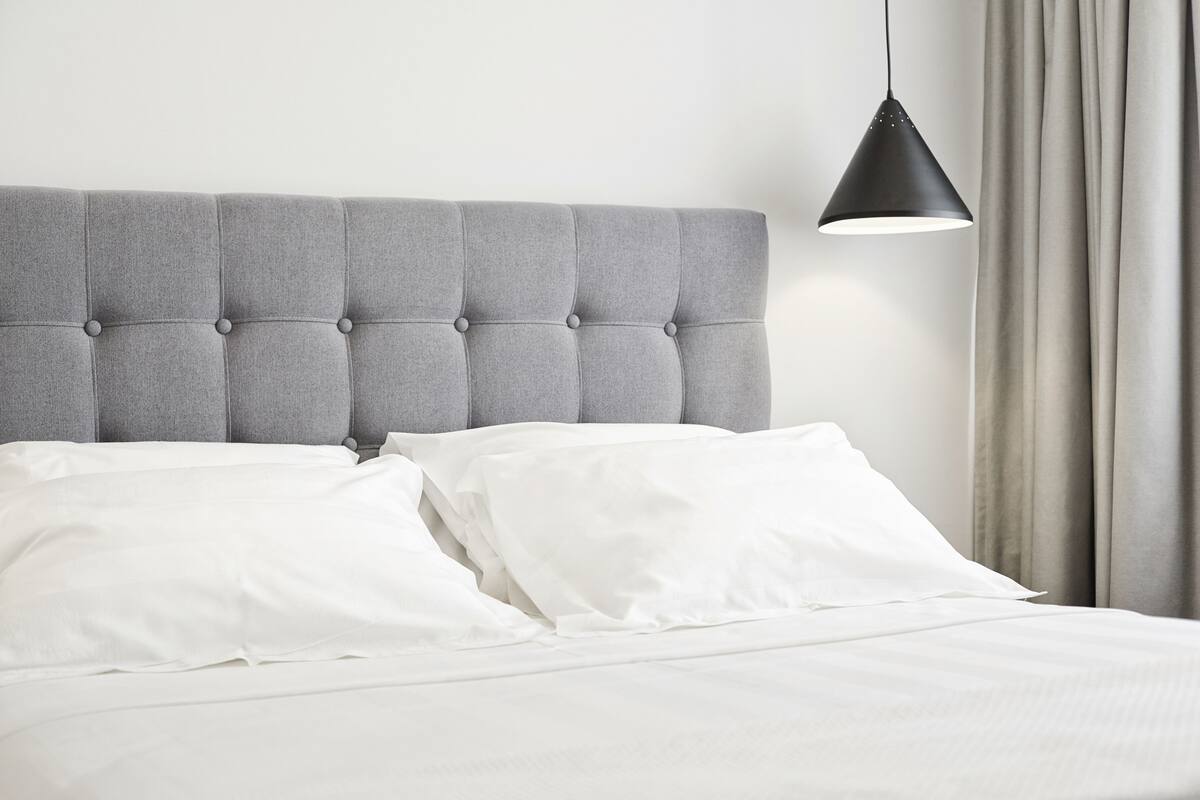 Cozy Double Room with Urban view | Minibar, coffre-fort, rideaux d’obscurcissement