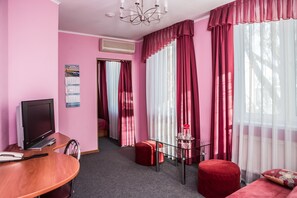 ファミリー スイート | セーフティボックス (室内)、デスク、アイロン / アイロン台、可動式ベッド