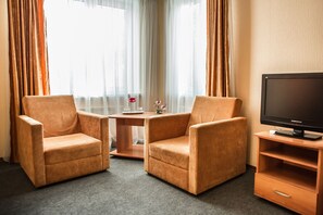 スタンダード ダブルルーム | セーフティボックス (室内)、デスク、アイロン / アイロン台、可動式ベッド