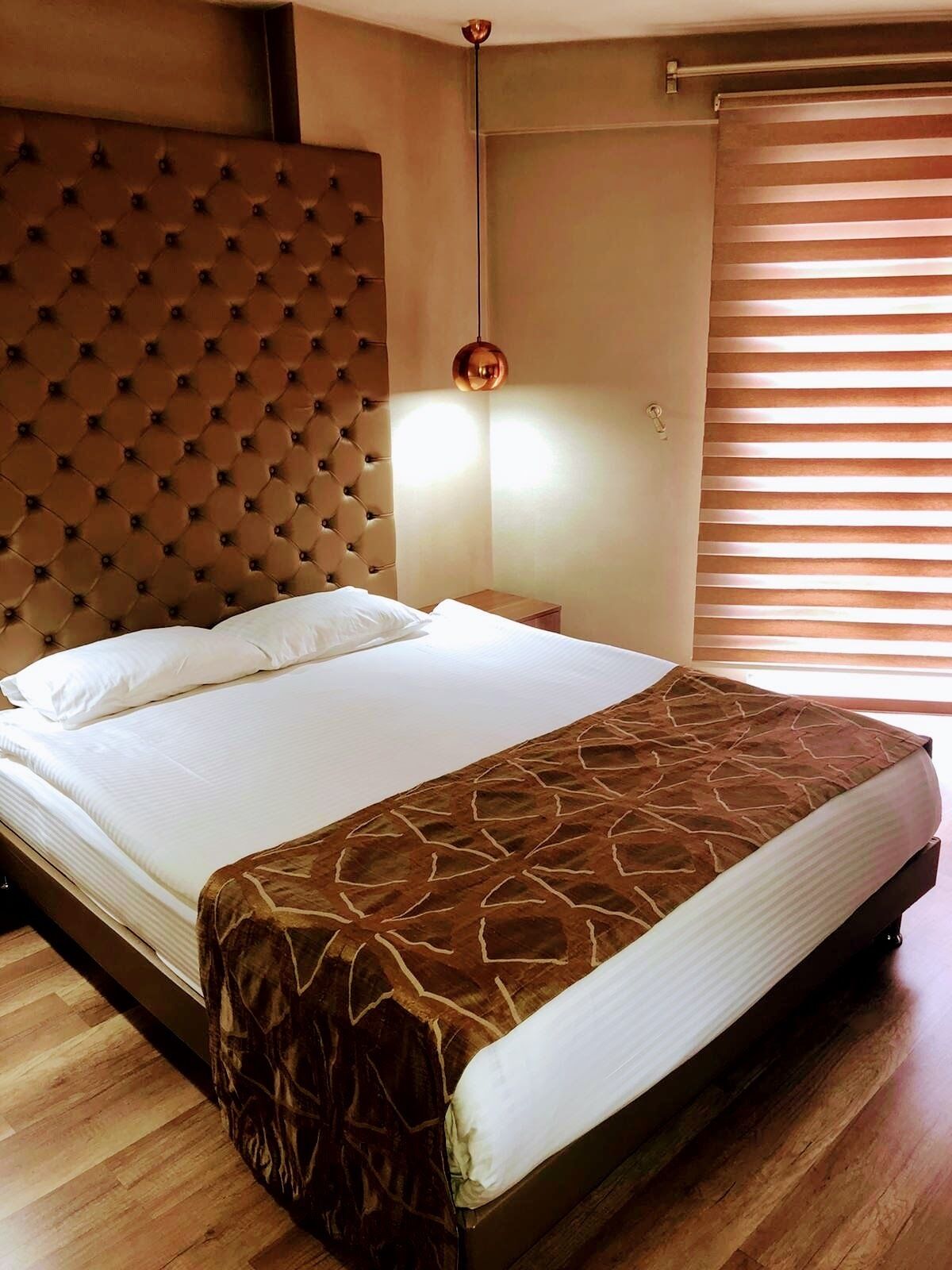 Minibar, escritorio, wifi gratis y ropa de cama 