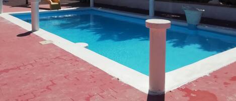 Sæsonbestemt udendørs pool