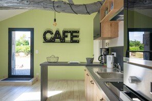 Fridge, microwave, oven, stovetop - The "Gîtes de L'ODA": Class 2 * with heated indoor pool !!! (Le Poiré-sur-Vie)